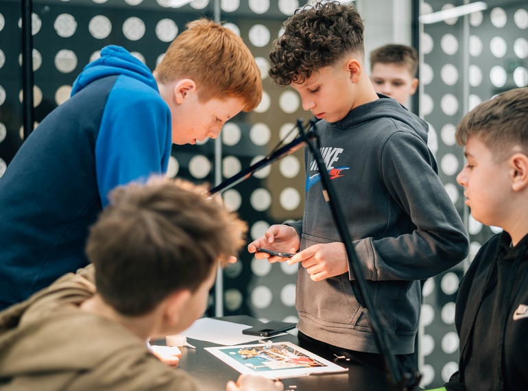 Delavnica "Plastenja v gibanju" v Cukrarni (MGML, SLO), 2025.