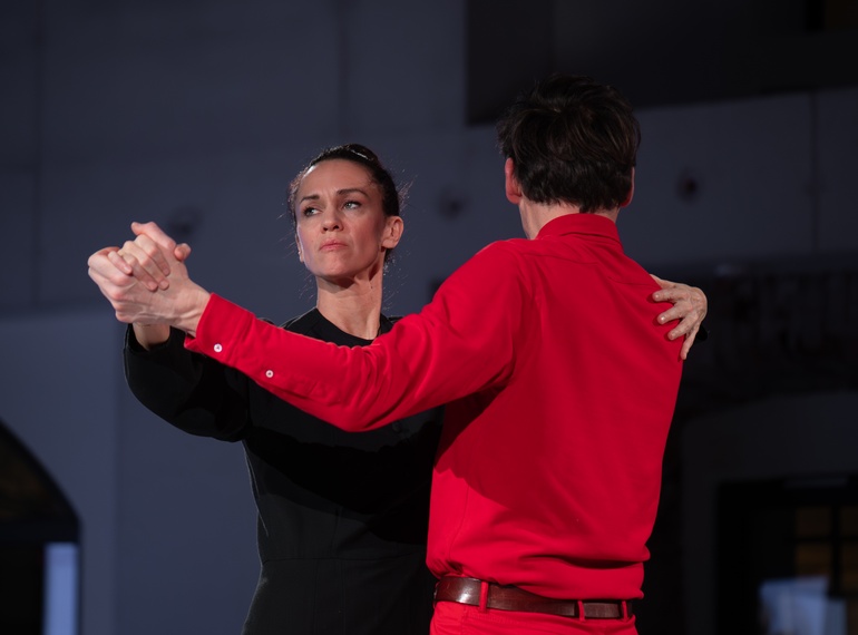 Primož Bezjak & Katarina Stegnar: »A Similar Illusion 1981/2025«, re-performances programme ART VITAL – 12 Years of Ulay / Marina Abramović, Cukrarna Gallery / MGML, 16. 12. 2025.