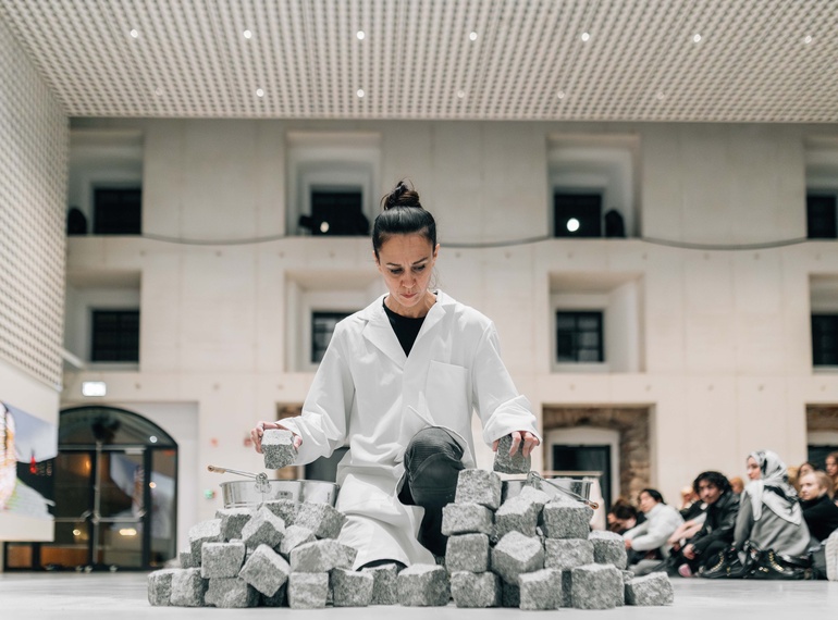 Primož Bezjak & Katarina Stegnar: Work Relation (1978/2025), re-performances programme ART VITAL – 12 Years of Ulay / Marina Abramović, Cukrarna Gallery / MGML, 9. 12. 2025.