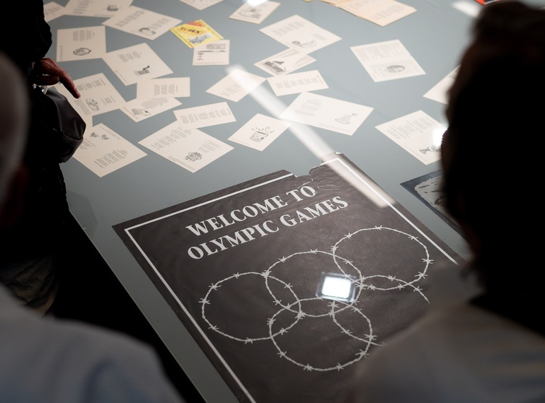 "Greetings from Sarajevo", pogovor z Bojanom Hadžihalilovićem in odprtje mikro razstav v Sivi coni (MGML, SLO), 5. 6. 2025.