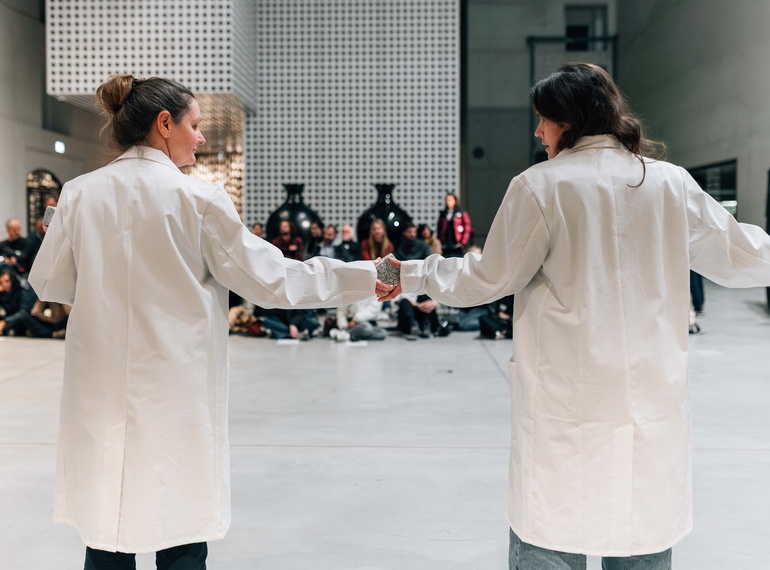 Primož Bezjak & Katarina Stegnar: Work Relation (1978/2025), re-performances programme ART VITAL – 12 Years of Ulay / Marina Abramović, Cukrarna Gallery / MGML, 9. 12. 2025.