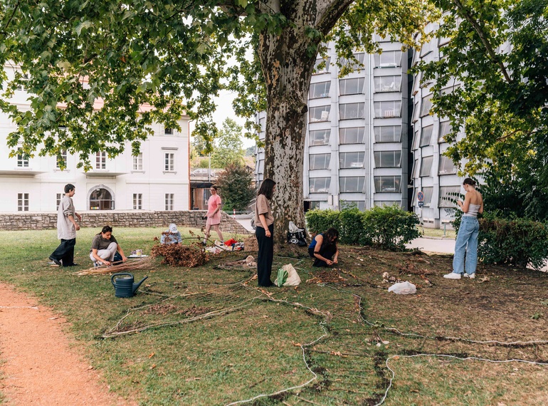 Delavnica "Pokrajina kot platno" v sklopu Poletnega ustvarjalnega laboratorija v Cukrarni, 23. 7. 2026.