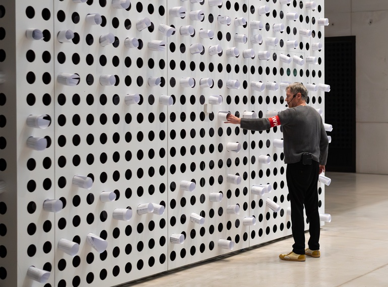 Janez Janša in Kerstin Wagner: »KWH«, gledališki esej v cikli Takorekoč (MGML, SLO), 17. 3. 2025. Na fotografiji: Janez Janša