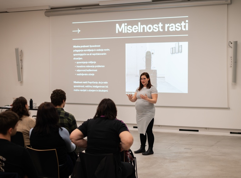 Miselna prožnost in ustvarjanje odnosov – Interaktivno predavanje, spremljevalni program razstave ART VITAL (MGML, SLO), 12. 2. 2026.