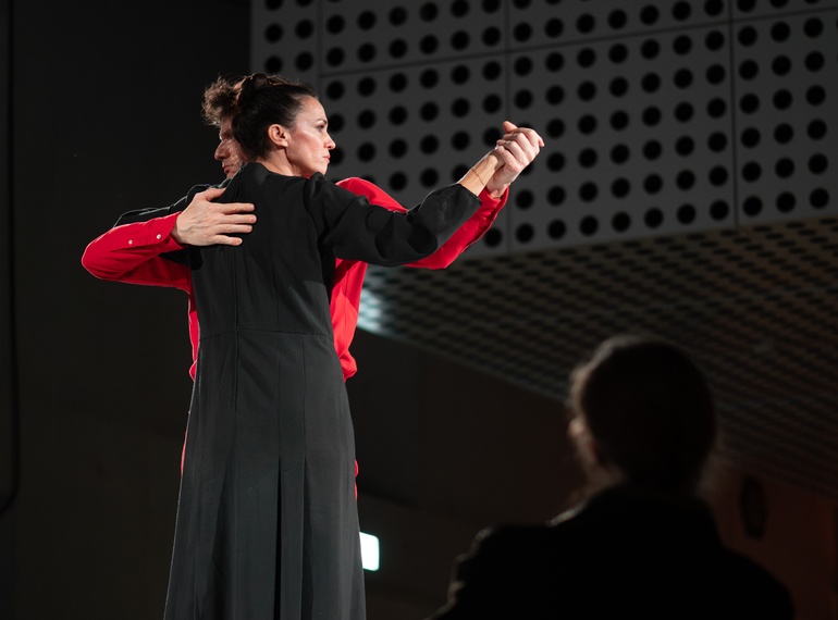 Primož Bezjak & Katarina Stegnar: »A Similar Illusion 1981/2025«, re-performances programme ART VITAL – 12 Years of Ulay / Marina Abramović, Cukrarna Gallery / MGML, 16. 12. 2025.