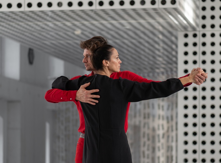 Primož Bezjak & Katarina Stegnar: »A Similar Illusion 1981/2025«, re-performances programme ART VITAL – 12 Years of Ulay / Marina Abramović, Cukrarna Gallery / MGML, 28. 11. 2025.