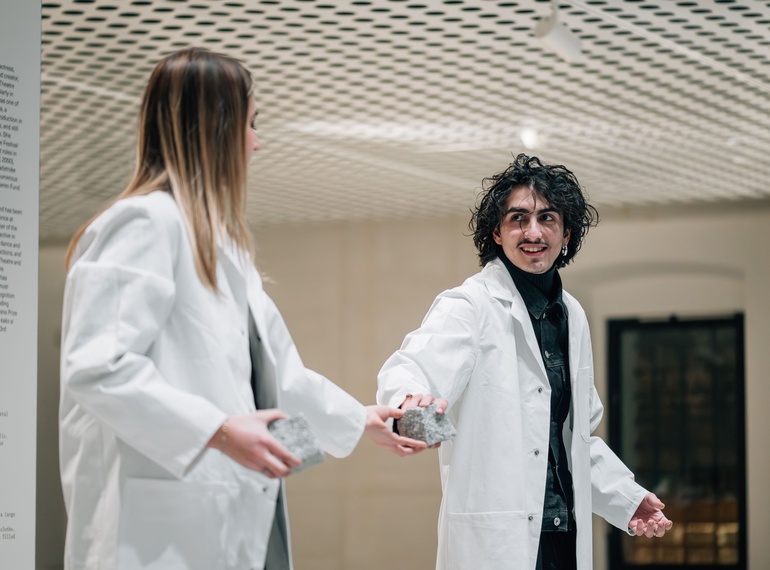 Primož Bezjak & Katarina Stegnar: Work Relation (1978/2025), re-performances programme ART VITAL – 12 Years of Ulay / Marina Abramović, Cukrarna Gallery / MGML, 9. 12. 2025.