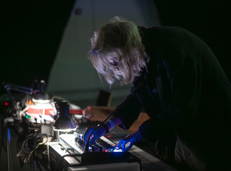 300,000 V.K. & STANGLICZKY–ČADEŽ–BATISTA: “Spekter_Flux”, performances accompanying exhibition "At the Edge of Reason" Cukrarna Gallery / MGML, 16 October 2025.