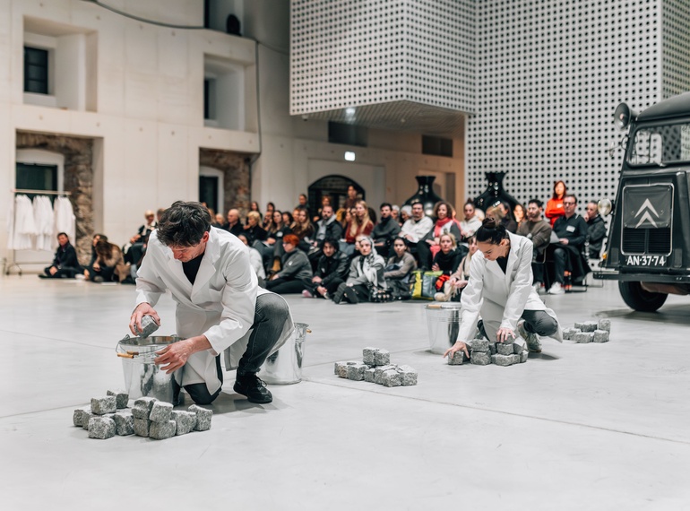 Primož Bezjak & Katarina Stegnar: Work Relation (1978/2025), re-performances programme ART VITAL – 12 Years of Ulay / Marina Abramović, Cukrarna Gallery / MGML, 9. 12. 2025.