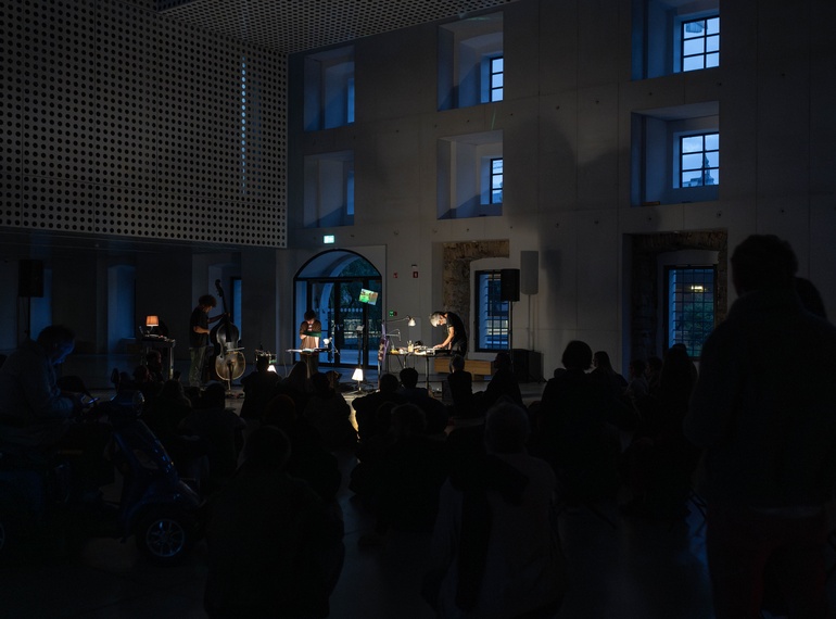 CPG Impro - Čučnik, Pepelnik, Grom: Uho je najljubši čut pozornosti, PERFORMATIVA V., Cukrarna/MGML, 2025.
