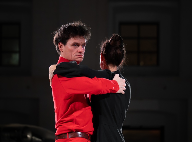 Primož Bezjak & Katarina Stegnar: »A Similar Illusion 1981/2025«, re-performances programme ART VITAL – 12 Years of Ulay / Marina Abramović, Cukrarna Gallery / MGML, 16. 12. 2025.