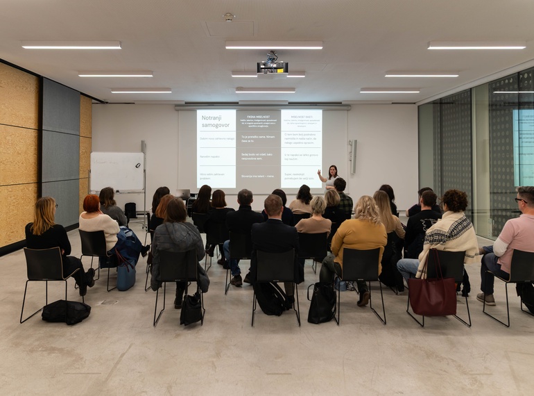 Miselna prožnost in ustvarjanje odnosov – Interaktivno predavanje, spremljevalni program razstave ART VITAL (MGML, SLO), 12. 2. 2026.